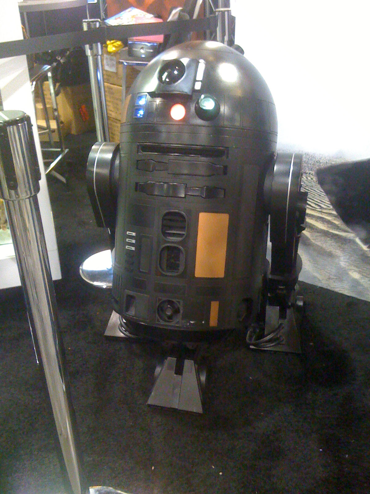SDCC Day 1: Black R2-D2