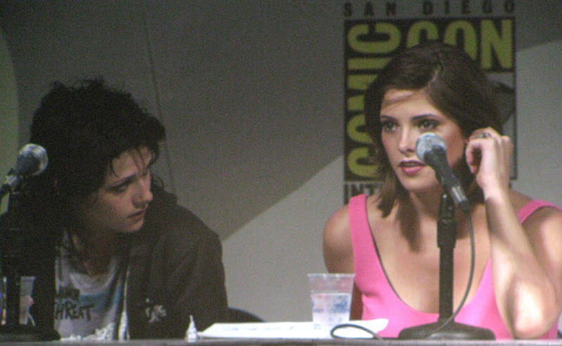 The Twilight Saga's New Moon panel at SDCC 2009: Kristen Stewart and Ashley Greene