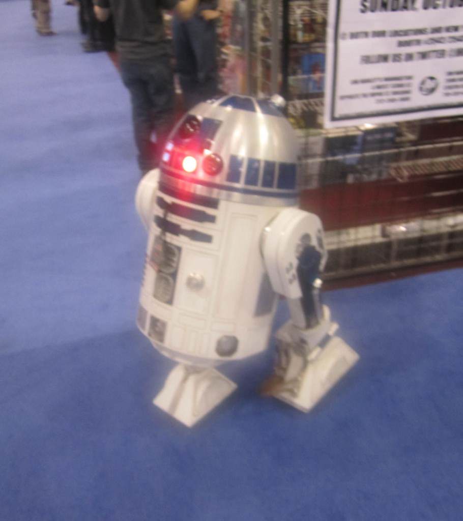 2010-10-14-nycc10-booth-r2d2