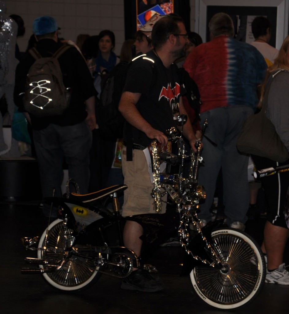 2010-10-14-nycc10-cosplay-batmobike