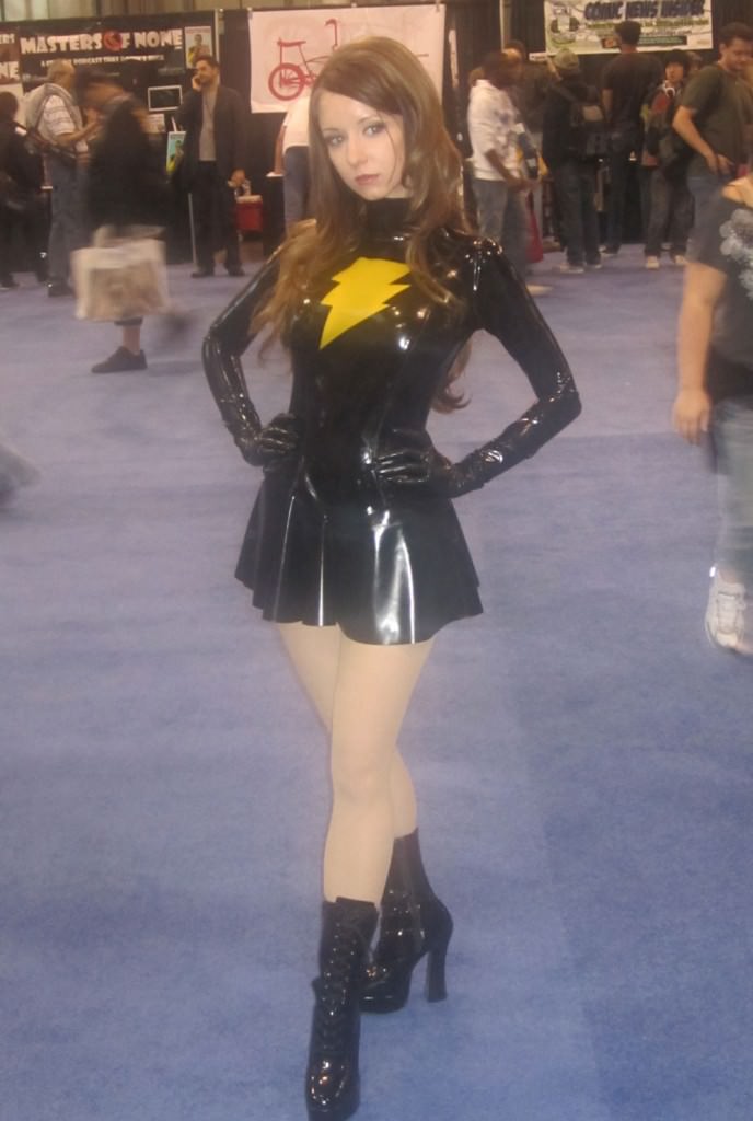 2010-10-14-nycc10-cosplay-marymarvel