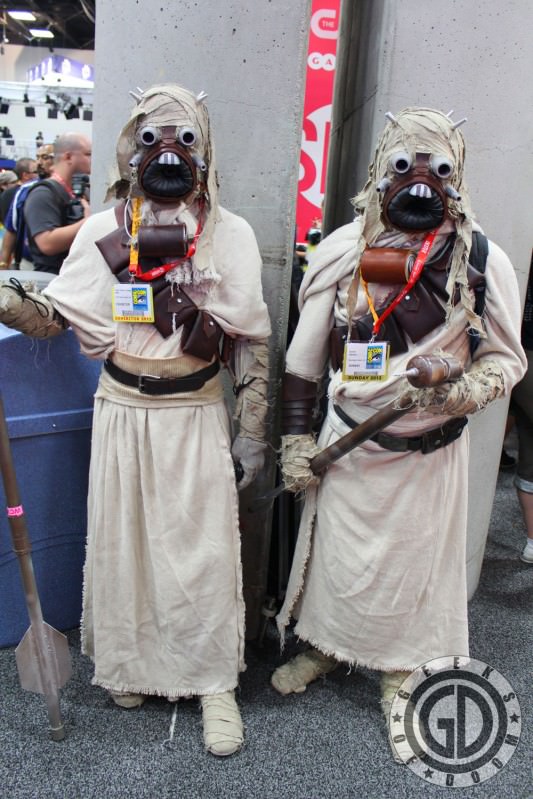 SDCC 2012: Cosplay Round-Up: Rare photo of Sand People travelling side-by-side