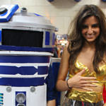 SDCC 2012: Cosplay Round-Up: R2-D2 and C-3PO crossplay, She-3PO