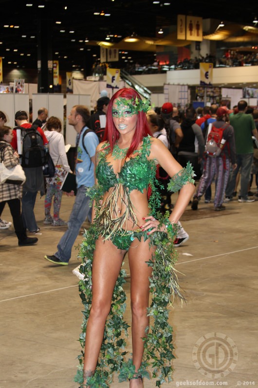 http://www.geeksofdoom.com/GoD/img/2014/04/C2E2-2014-poison-ivy-cosplay-01-530x795.jpg