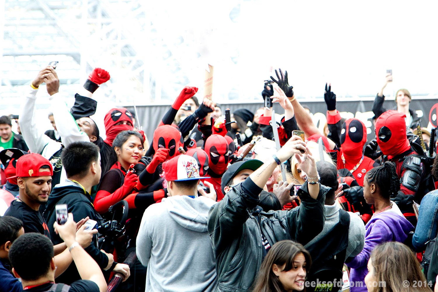 Deadpool crowd cosplay, NYCC 2014