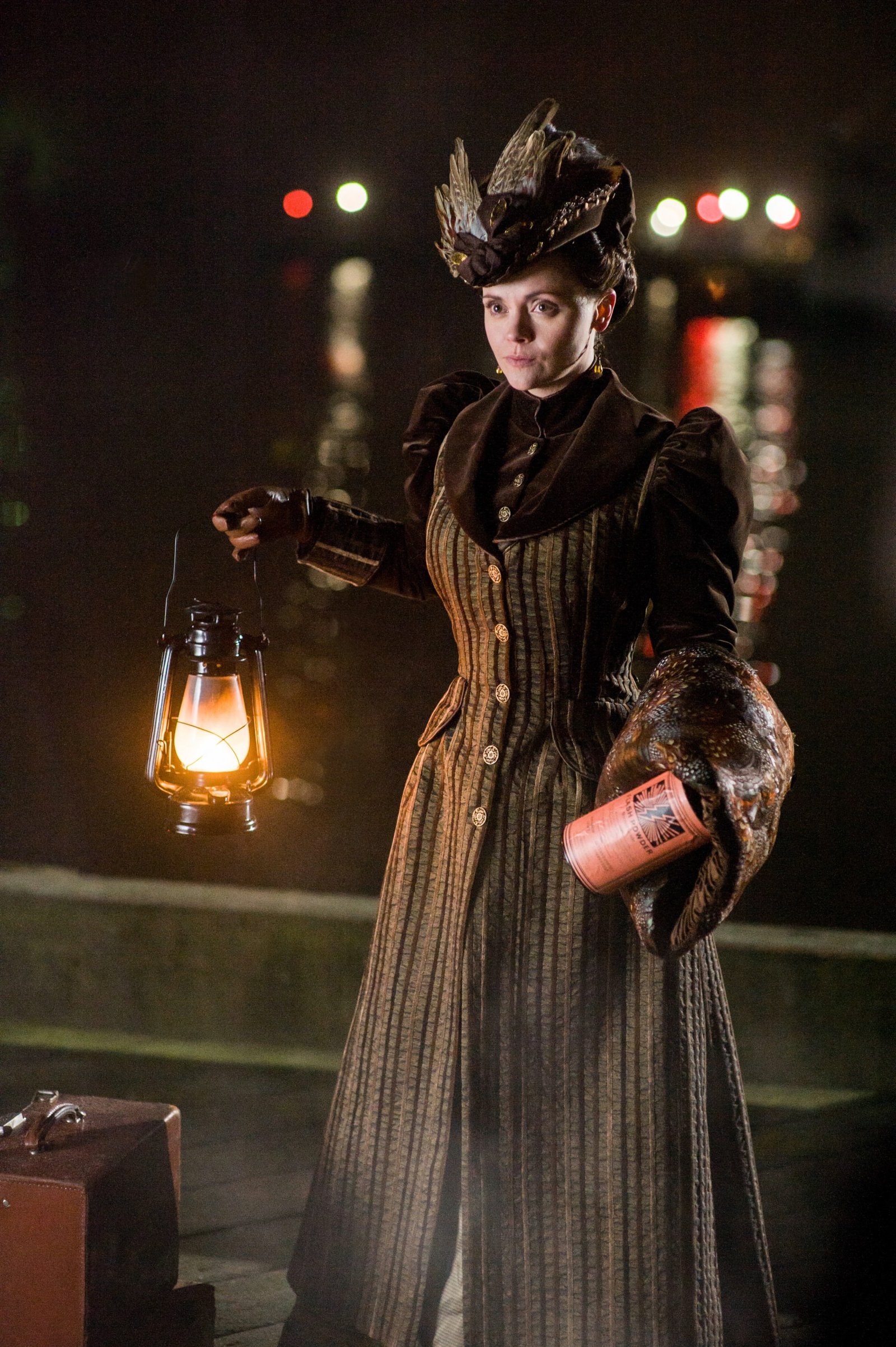 Lizzie Borden Chronicles 105-011800 x 2705