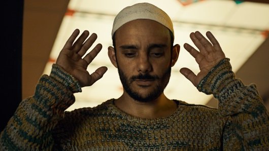 American Gods Salim prays